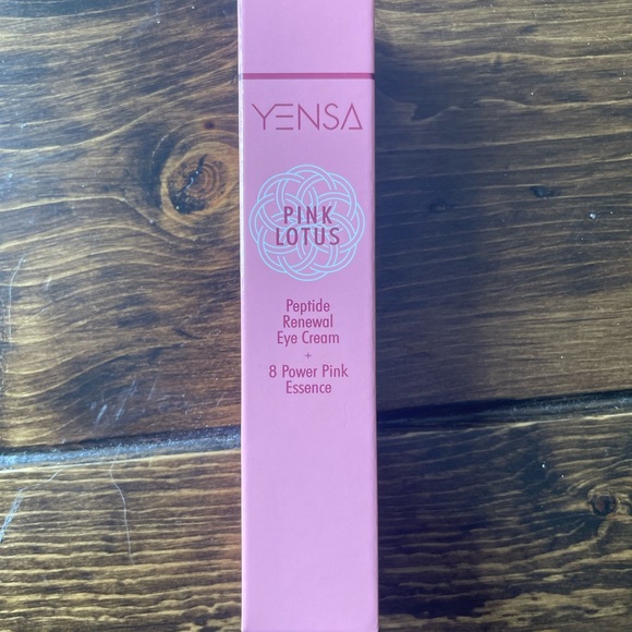 New in Box Yensa Pink Lotus Peptide Renewal Eye Cream .5 oz - Picture 4 of 6